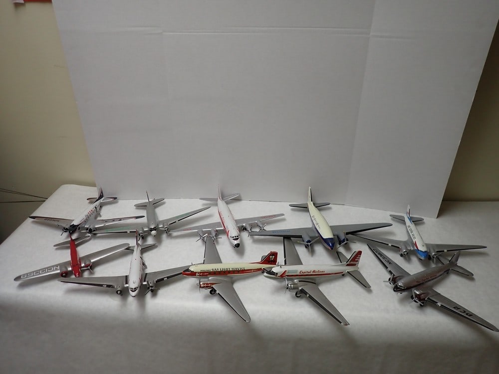 5 Model Airplanes complete (1 of 19)