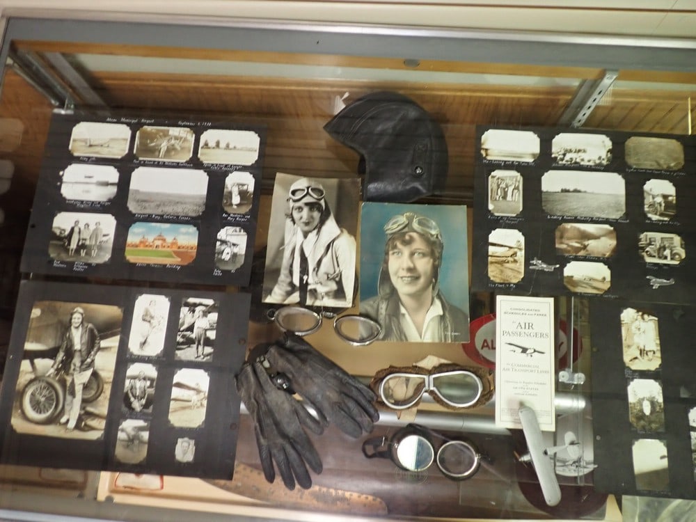 1930's Pittsburgh and other women pilots memorabilia: Photographs, leather helmet, goggle and gloves