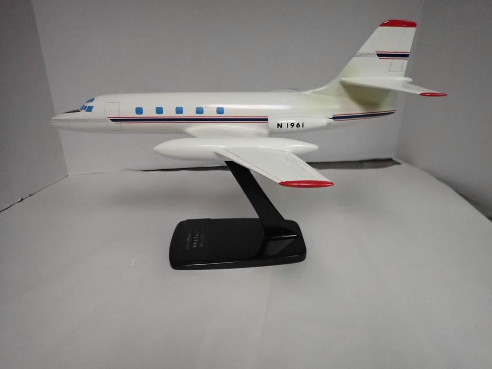 US Steel Lockheed "Jetstar" Metal Model on stand (1 of 5)