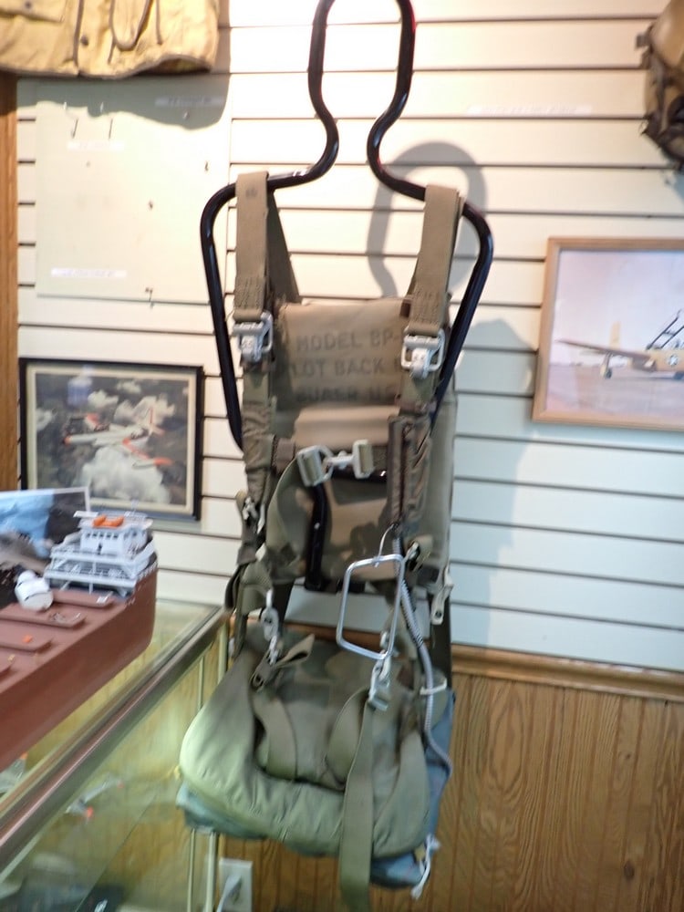 1960's Navy Parachute: Model BP-1, Pilot Back Pan, Bauer, US N