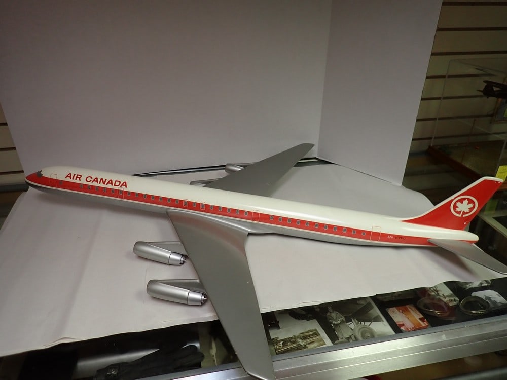 Large Air Canada DC-8 Airliner (1 of 10)