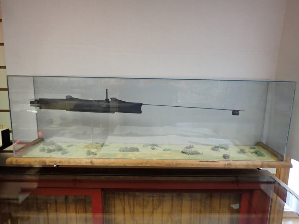 C.S.S. Hunley Submarine Diorama: Diorama of C.S.S. Hunley Submarine. The Nations First Submarine. Used in the Civil War. Diorama base 33 1/2 x 6 H x 10" Submarine L 27" x H 10". Submarine suspended in lucite and in good condition.