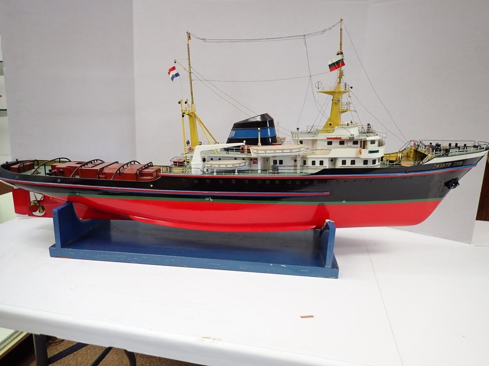 "Zwarte Zee" Radio Controlled Sea-Going Tug Boat (1 of 12)