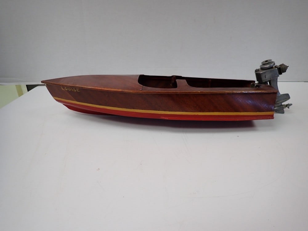 Vintage Lake Boat Model with engine (1 of 8)
