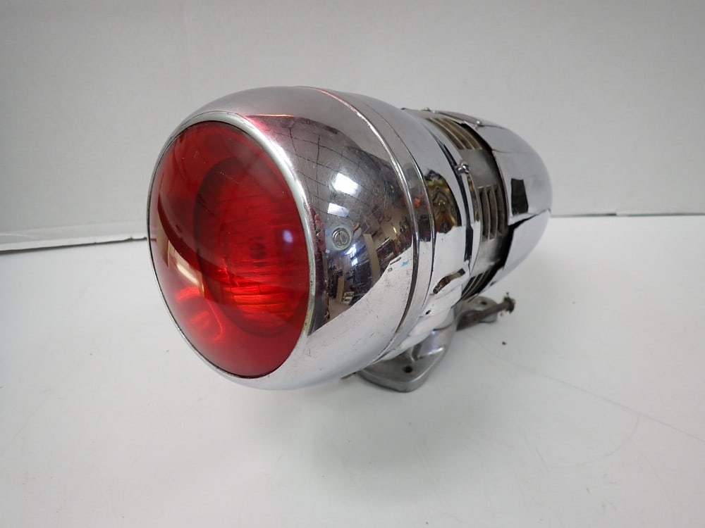 Vintage "Federal ENTP. INC." Chrome Police Light (1 of 5)