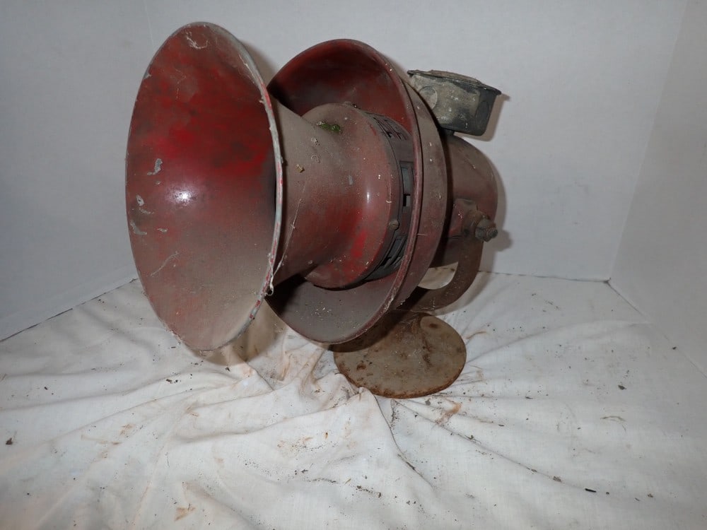 Vintage Fire Siren, light, hose and nozzle (1 of 20)