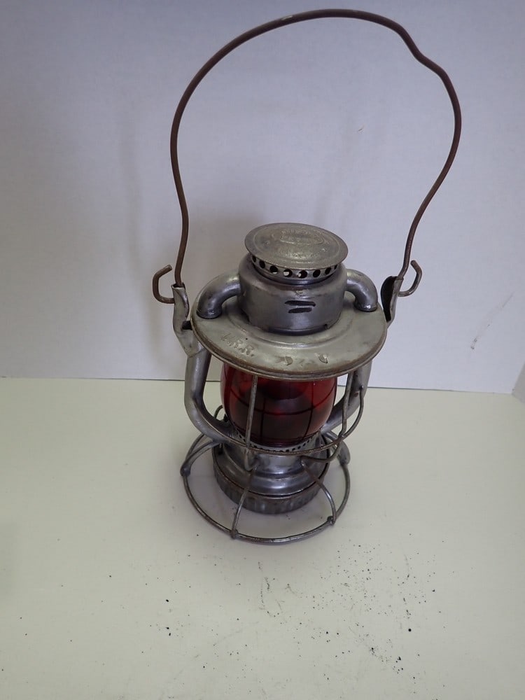 "Dietz Vesta U.R.R." Red Globe Lantern (1 of 6)