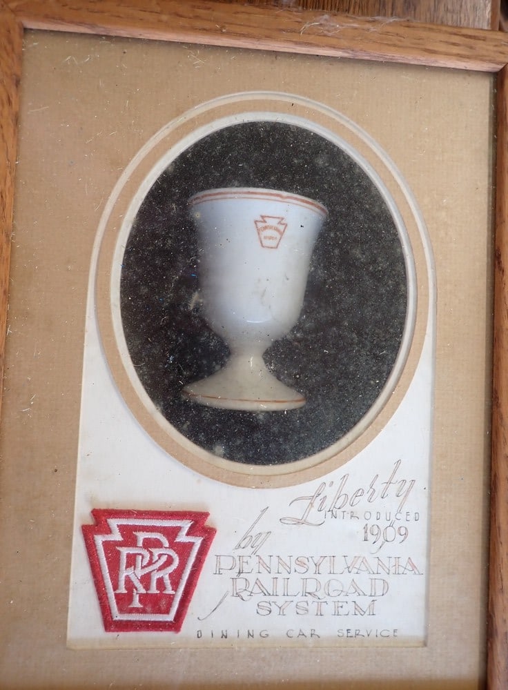 P.R.R. Liberty Pattern Dining Car China Display (1 of 5)