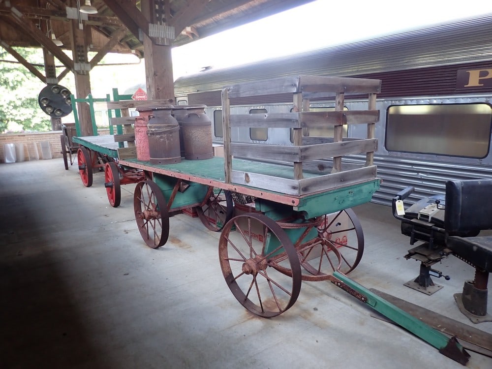 Antique Freight/Baggage Cart (1 of 5)