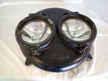 "Pyle" 2 Light Fixtures