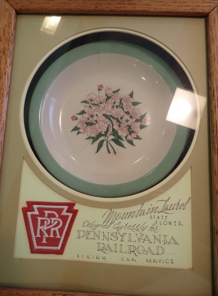 P.R.R. "Mountain Laurel" Dining Car China Display (1 of 5)
