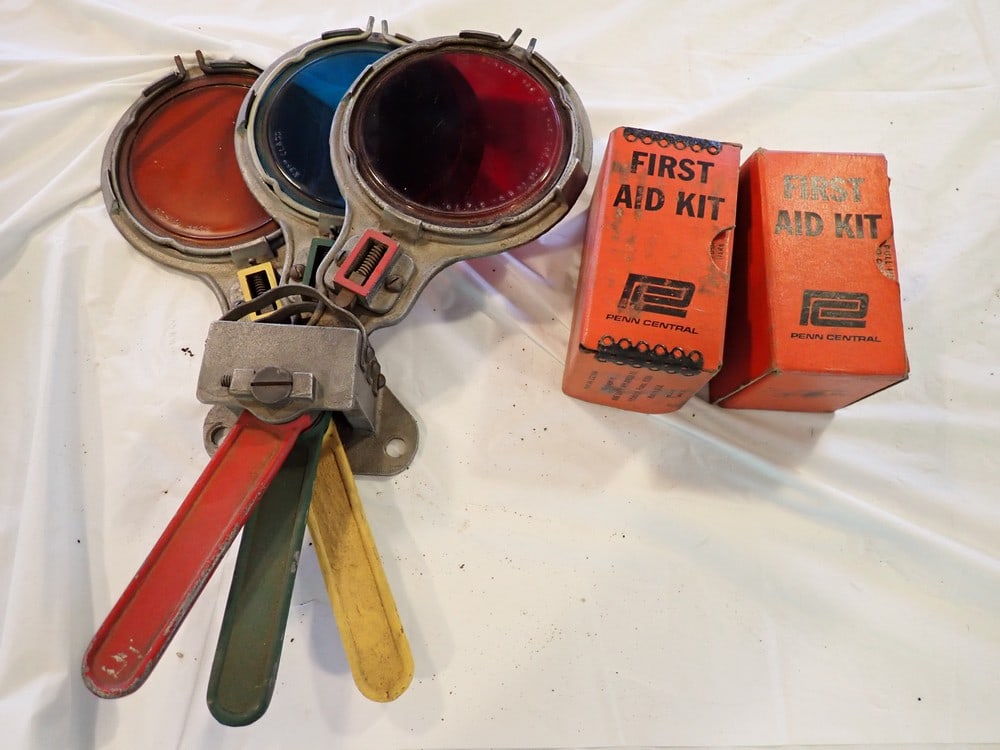 3 R.R. Light Filters & First Aid Kits (1 of 6)