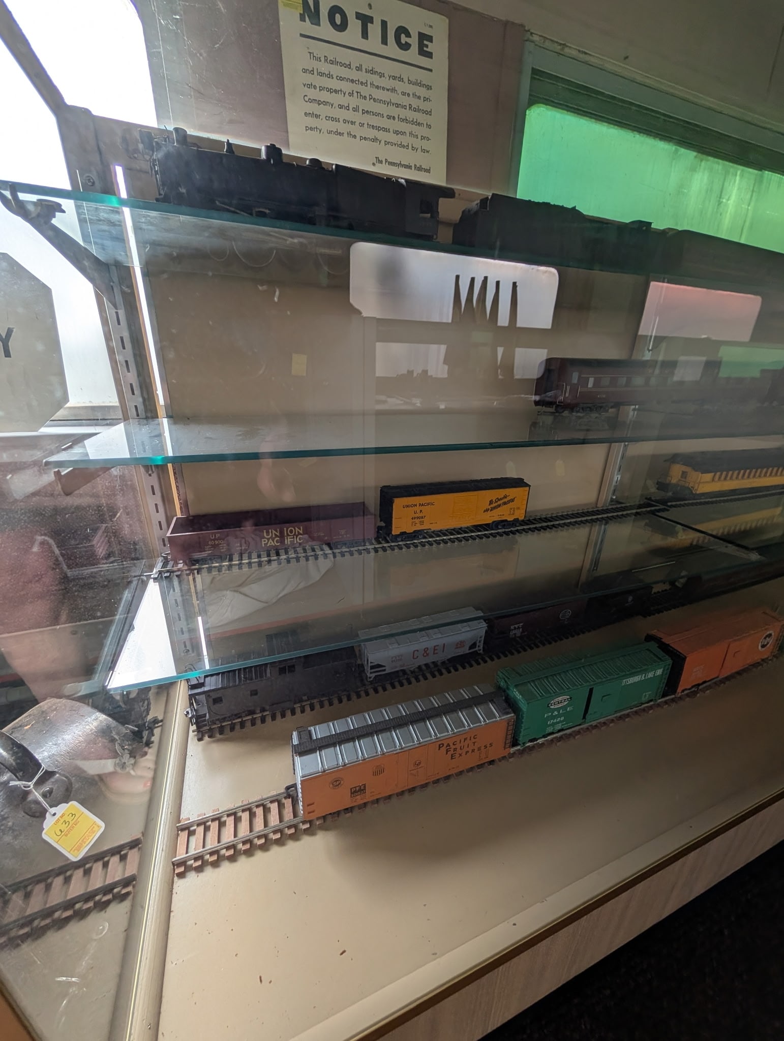 "O" Gauge Model Trains Engines, Passenger & Freight cars (1 of 8)
