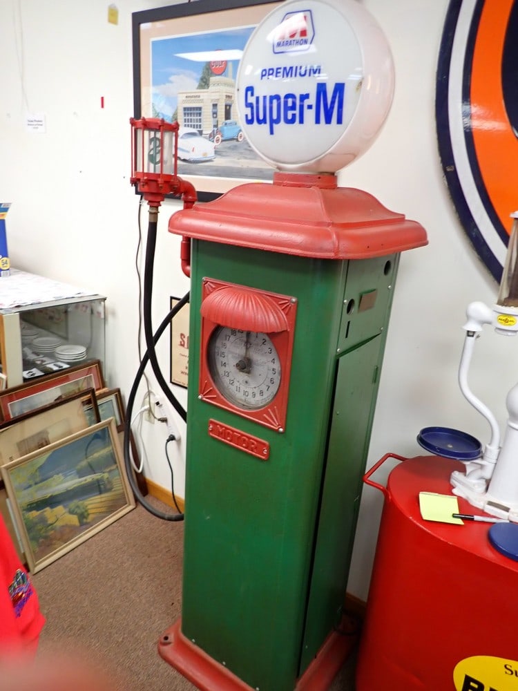 Antique Dial Gas Pump "Sharmeter" (1 of 16)