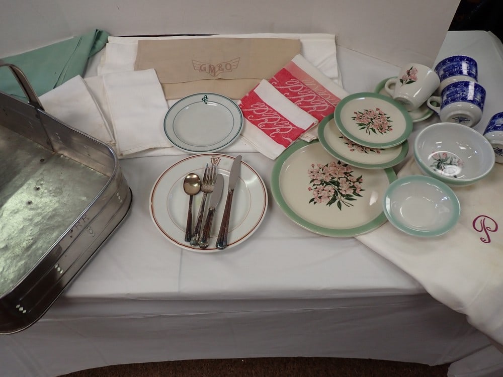 Railroad Dining Car China, basket, etc. (1 of 12)