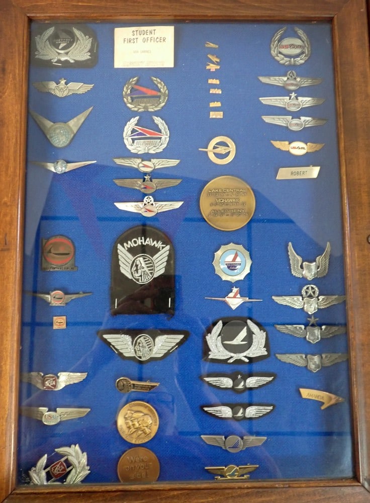 Airline Pins & Insignia (1 of 8)