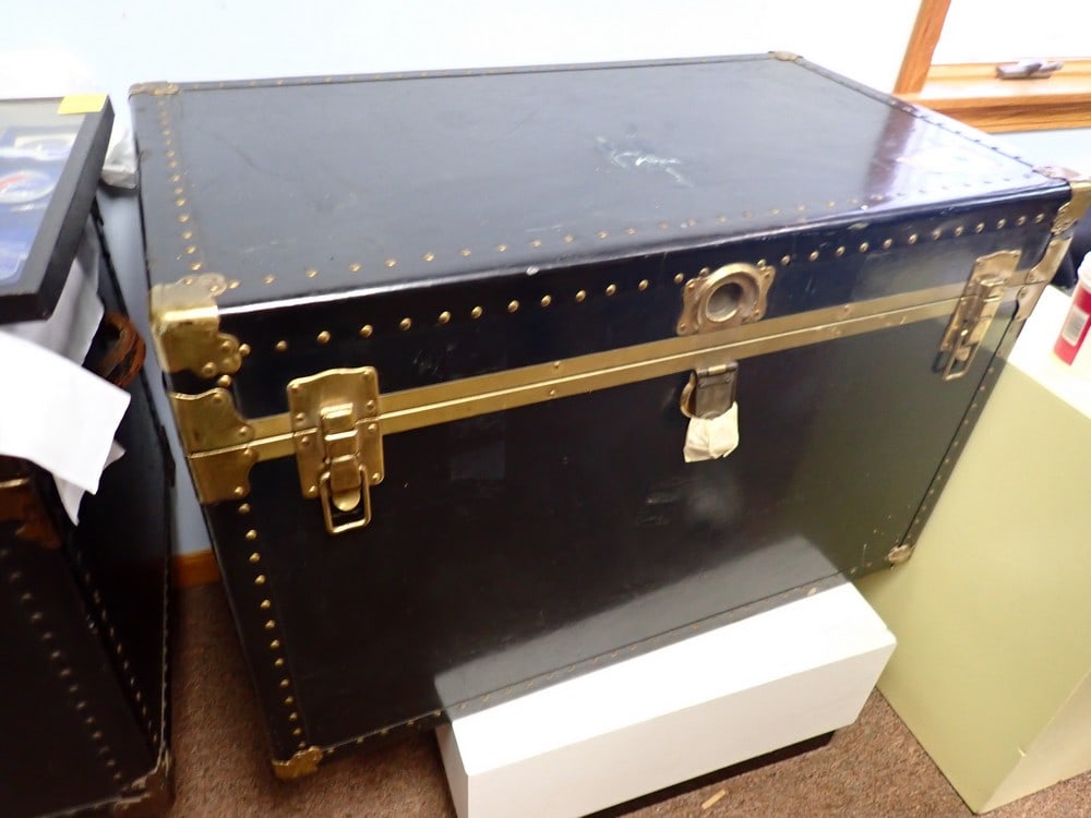 Large Steamer Trunk (1 of 2)