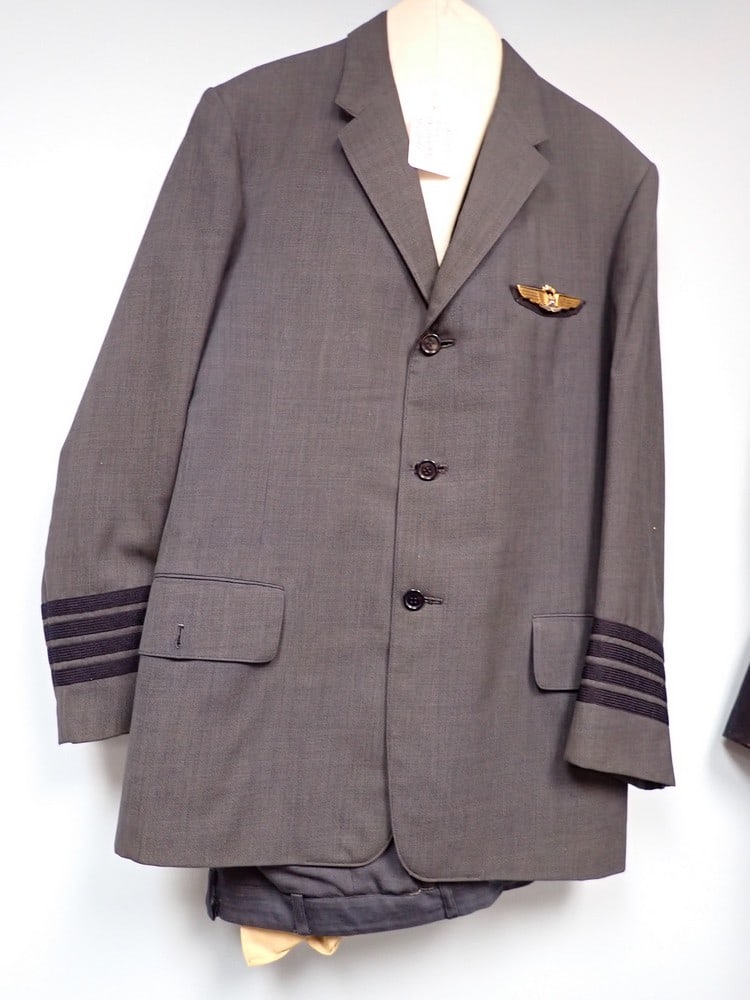"United Airlines" Captain. Uniform (1 of 4)