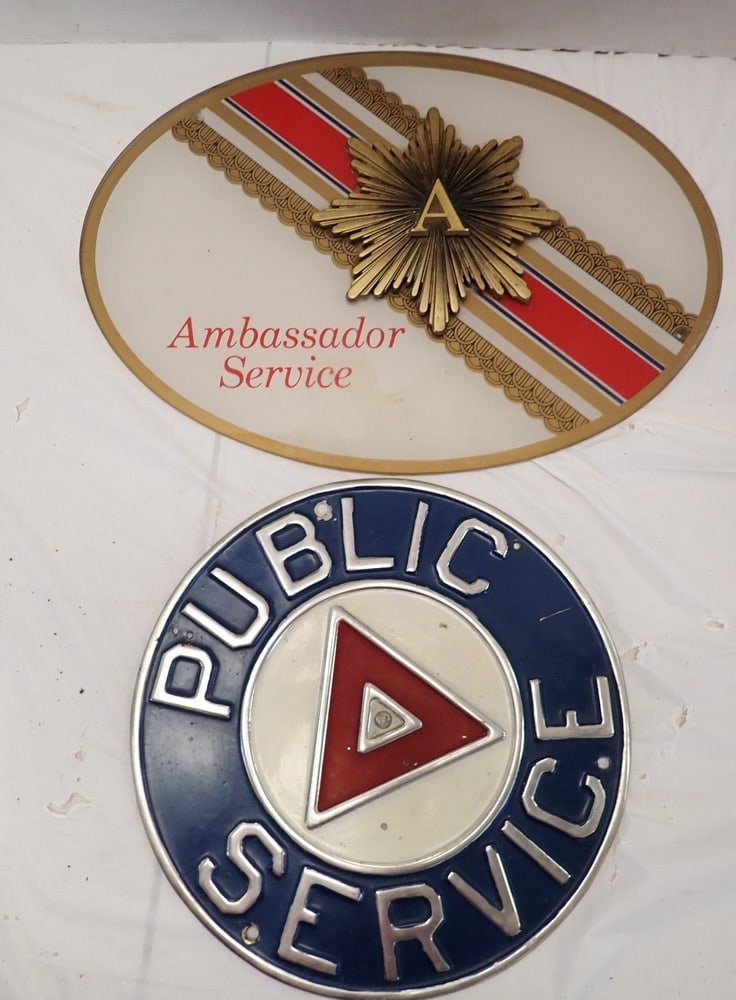 2 signs "Public Service" Ambassador Service (1 of 3)