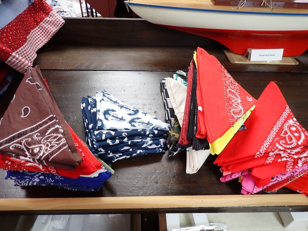 127 x Multicolor Bandanas: Similar bandanas worn by train crew