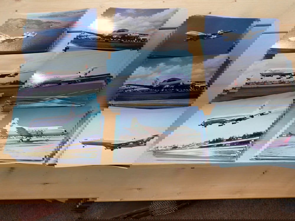 Approx 650 Airline postcards (1 of 7)