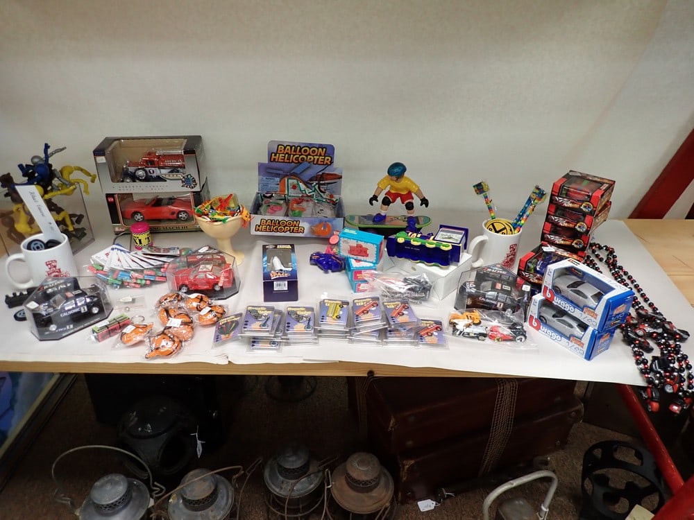 Die Cast and Cars/Balloon Helicopters etc. (1 of 10)