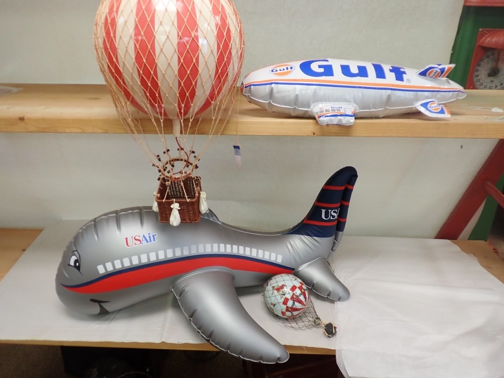 2 Plastic Hot Air Balloons/2 inflatables (1 of 5)