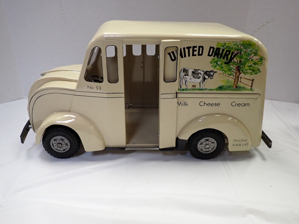 Divco United Dairy Custom Metal Truck (1 of 11)