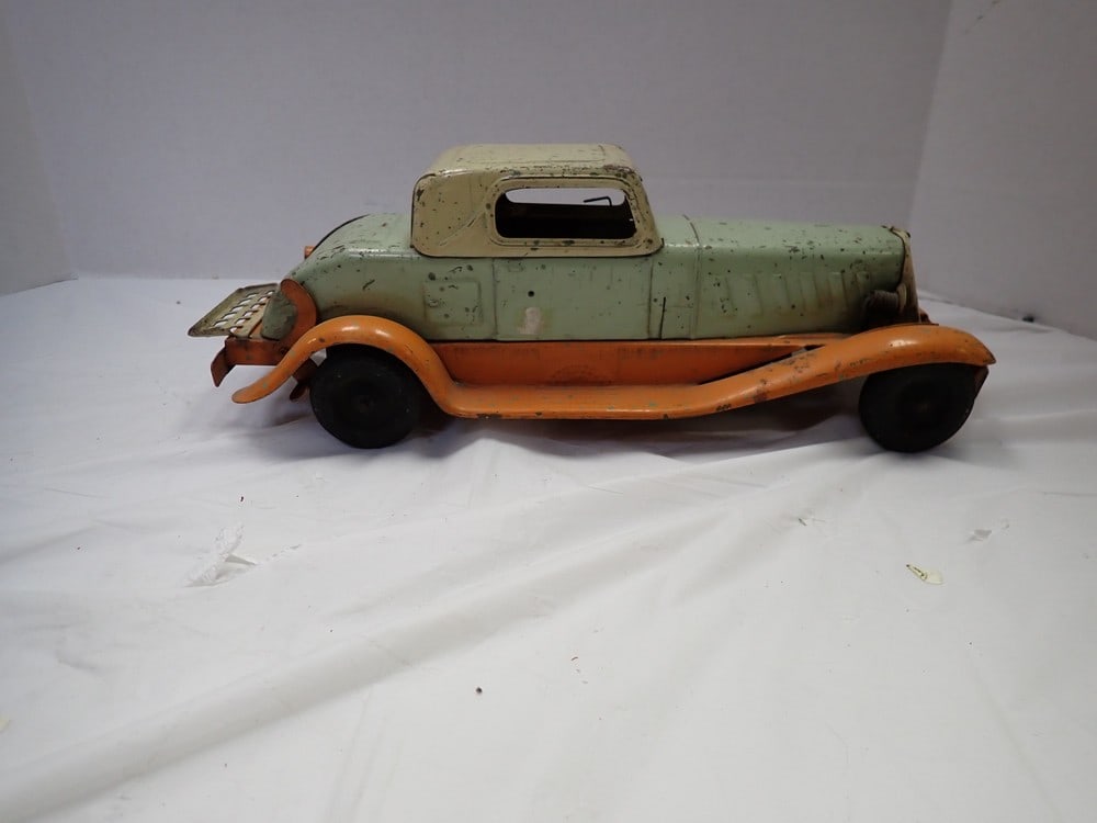 Antique Tin wind-up Coupe (1 of 8)