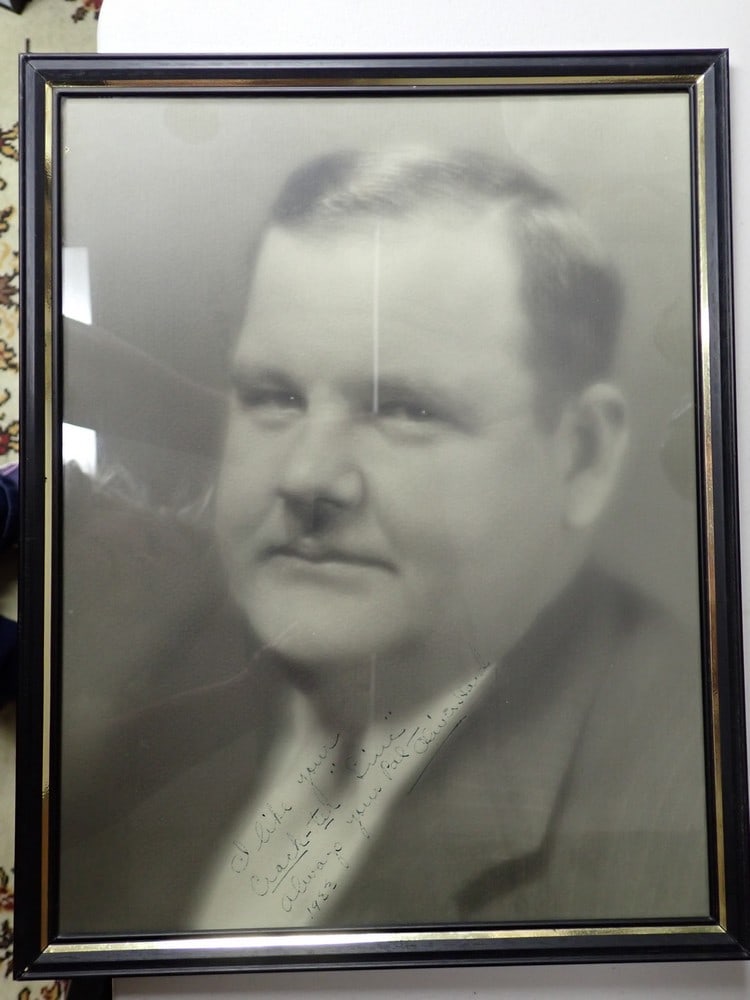 1933 Large signed Oliver Hardy photograph (1 of 3)