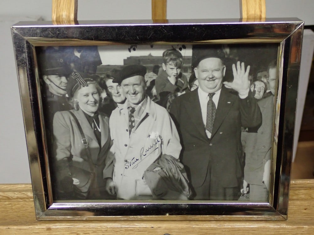 1947 Laurel & Hardy signed photo (1 of 3)