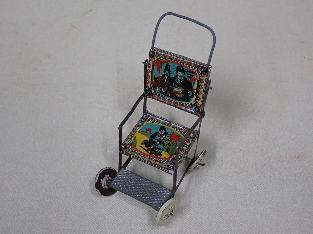 Laurel & Hardy Tin Litho, Folding Doll Stroller (1 of 11)