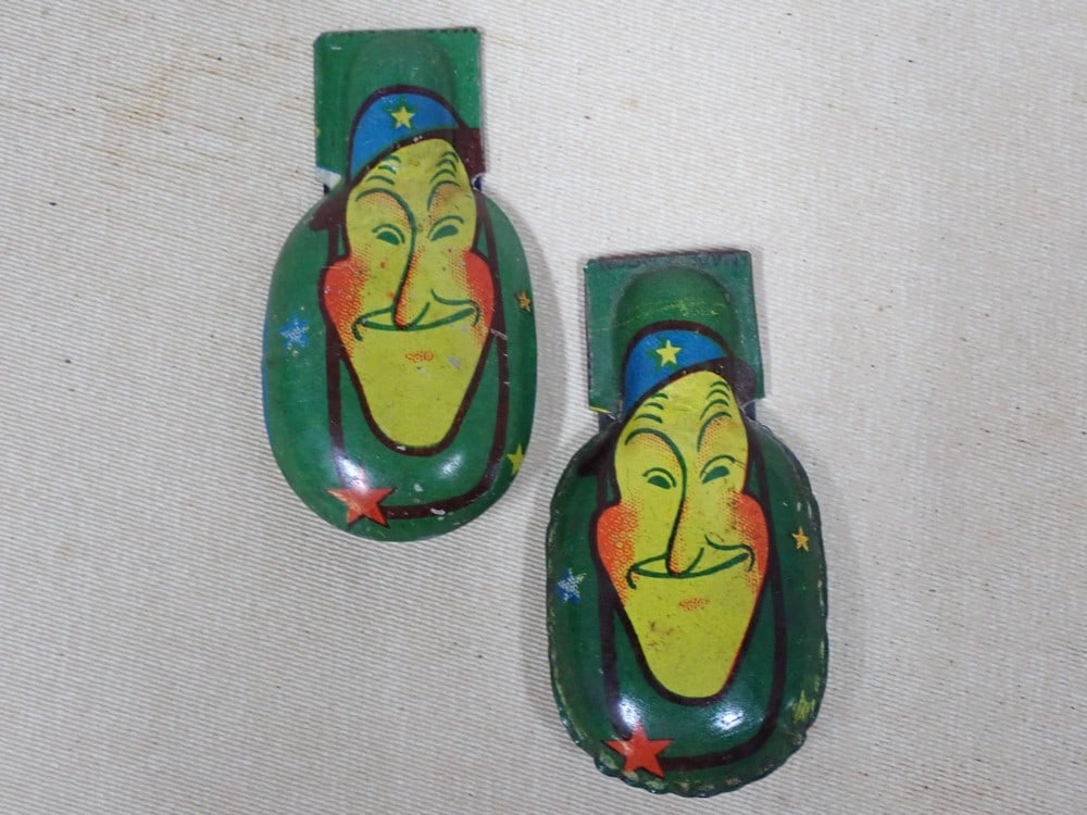 2 Stan Laurel Soldier Lith. Clickers: 2 Stan Laurel Soldier clickers Japan tin litho toys. Pair of 2 1/2" clickers. Depicting Stan Laurel graphics. Graphics in Good condition. Clickers work