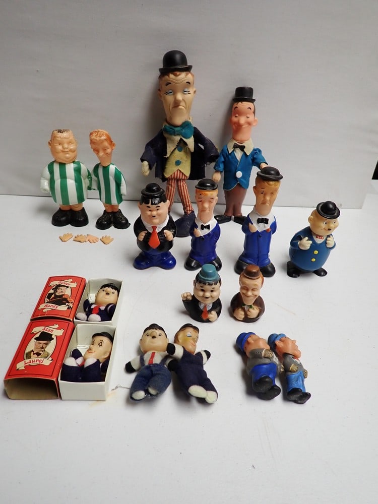 Laurel and Hardy Bend-Em, Knickerbocker, R. Dakin (1 of 8)