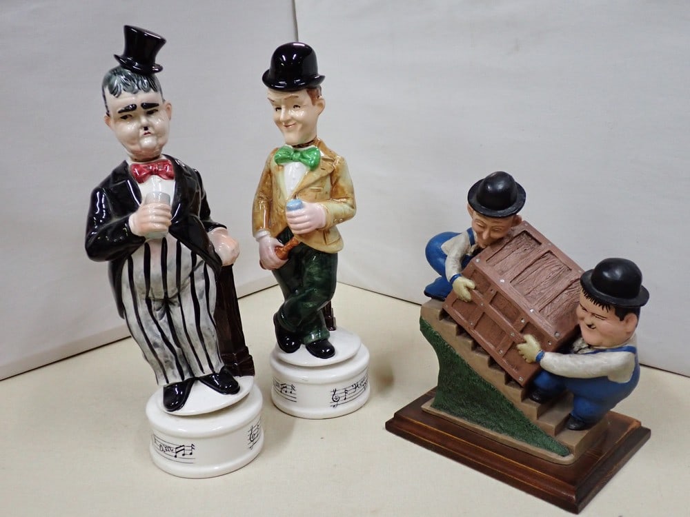 Laurel and Hardy Musical Decanters and Statue (1 of 9)