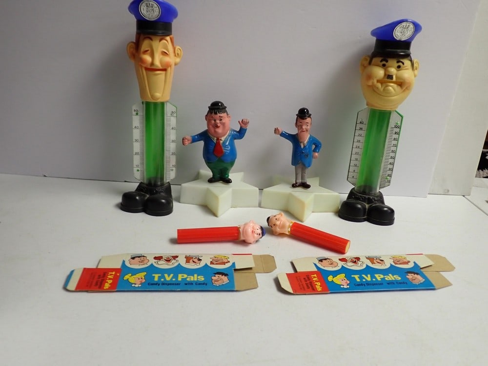 TV Pals Candy Dispensers, Coin Banks Laurel & Hardy (1 of 9)