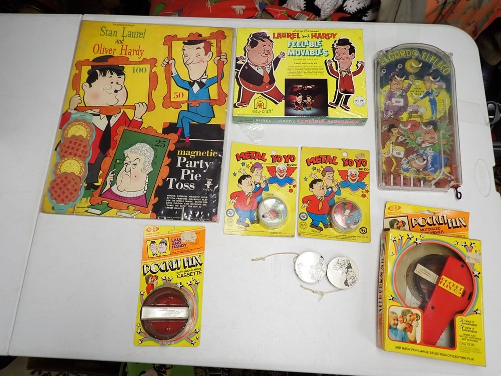 Laurel and Hardy Pie Toss, Movables, Pinball, Pocket Pix (1 of 15)