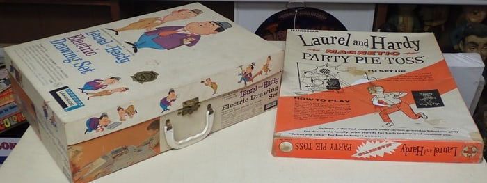 Vintage Laurel & Hardy Electric Drawing & Pie Toss Set