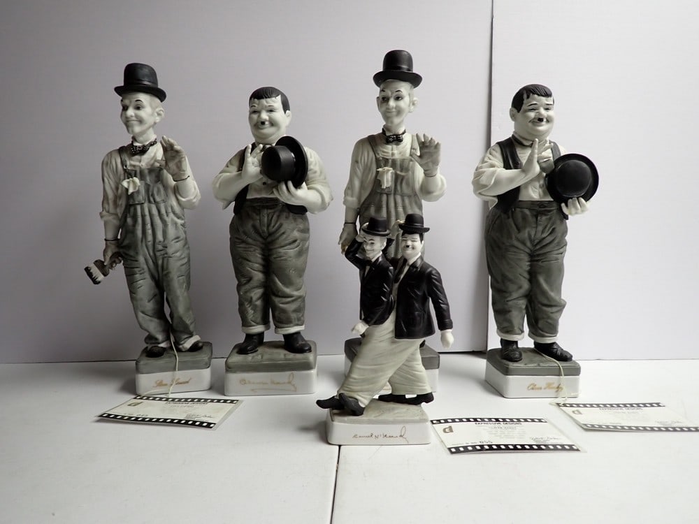Laurel and Hardy Great Entertainer Series Ltd. Edition: Figures signed. 1985 set of 7500. Hardy is marked 5596. Laurel is marked 5144. Laurel is 15" and Hardy is 13 1/2". Base is 3 1/4" x 4". Have some soiling. 1985 Set of signed 6500. Laurel is 14 1/2". H