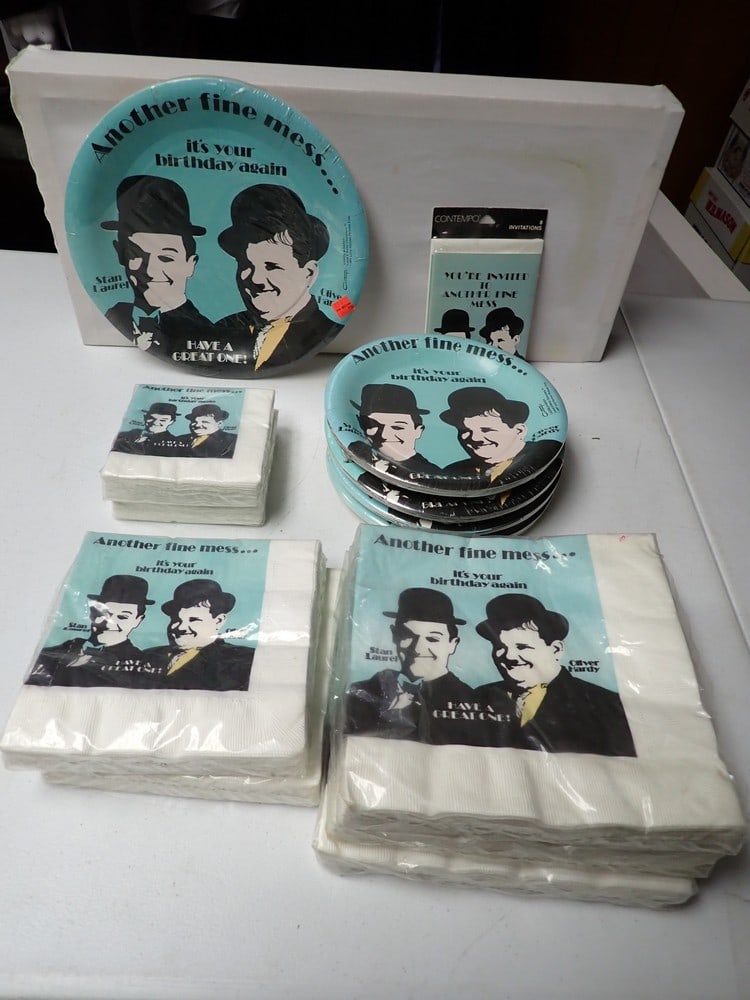 Laurel and Hardy Plates and Napkins: Sealed packages include: 1 - 10 1/4 Plates x 10 each, 4 - 8" plates x 10 each, 2 - 8 1/2" napkins x 16 each, 2 - 7" napkins x 20 each, 2 - 5" napkins x 20 each, 8 invitations. Soiling to wrappers. All