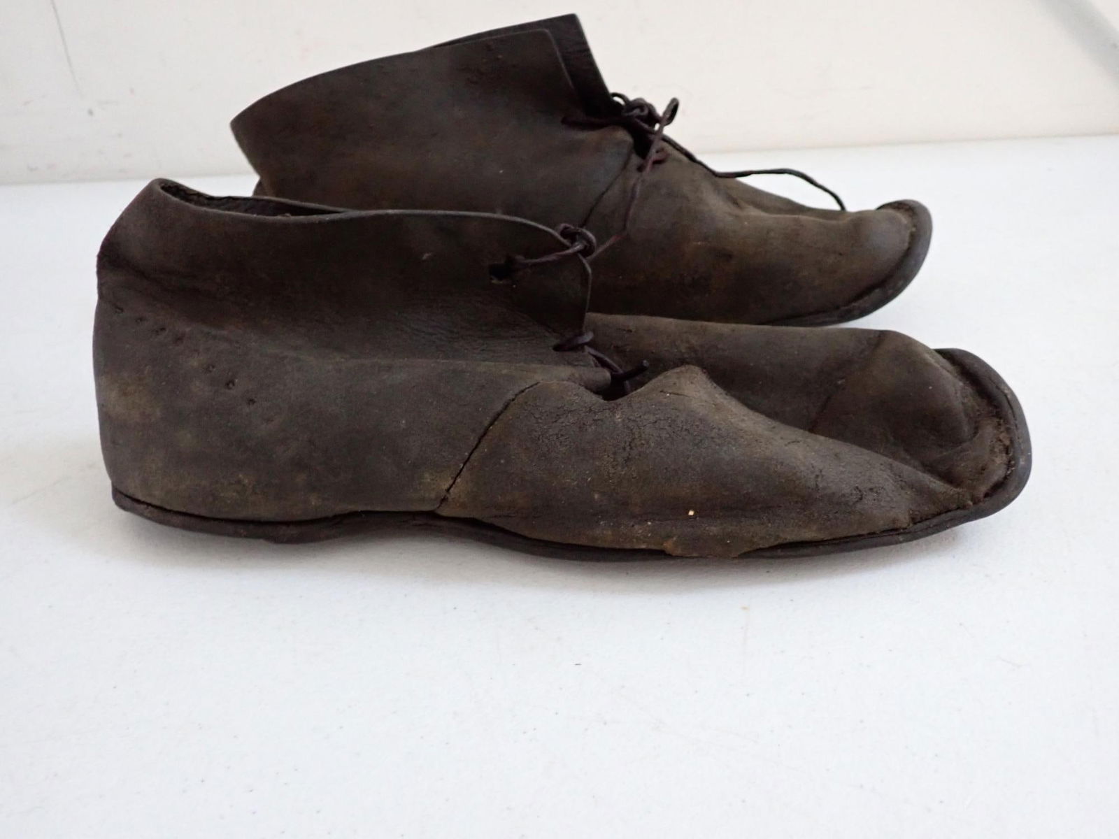 Civil War Brogans Shoes: Some natural wear.