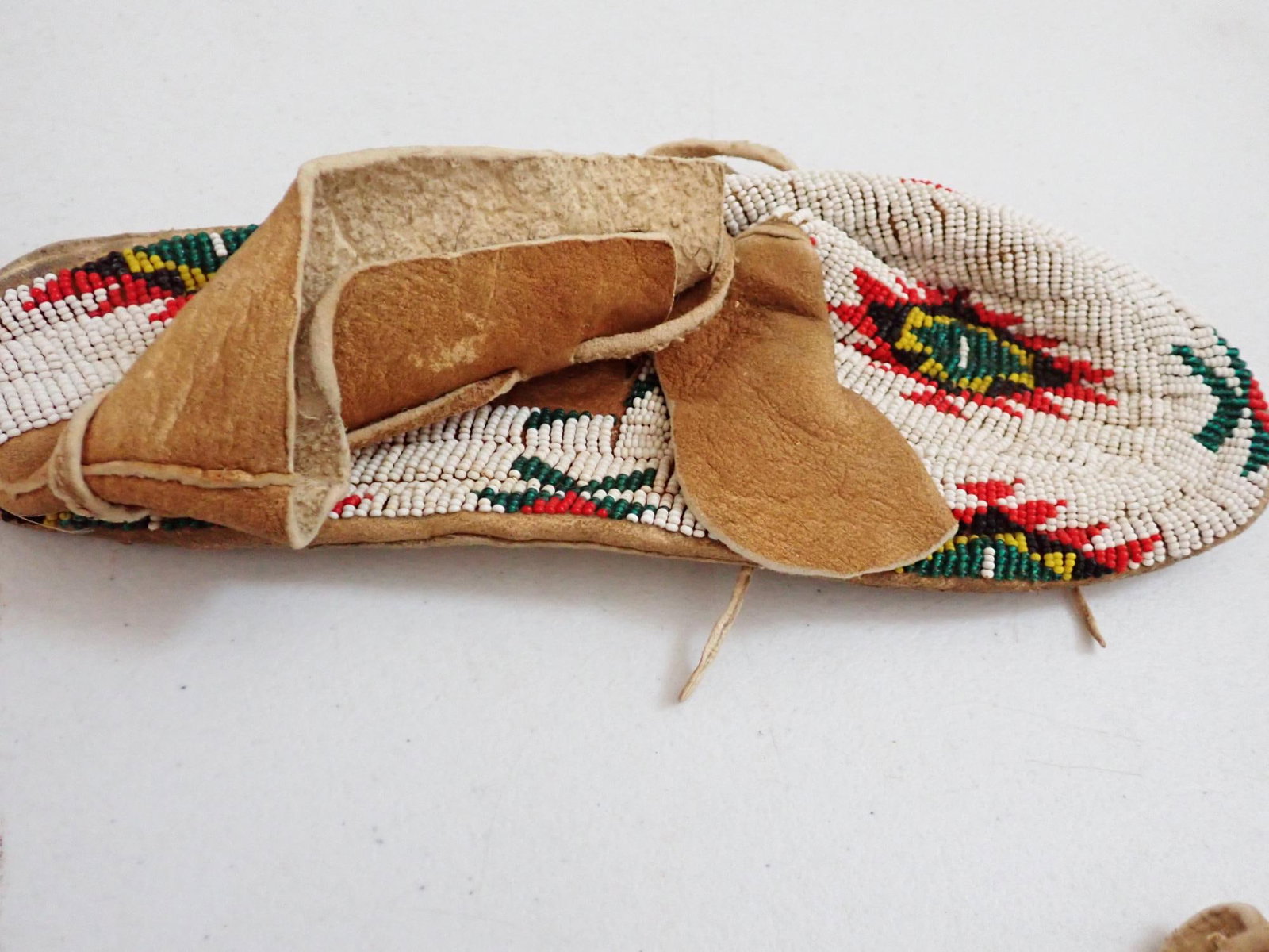 Native American Beadwork Moccasins - 5
