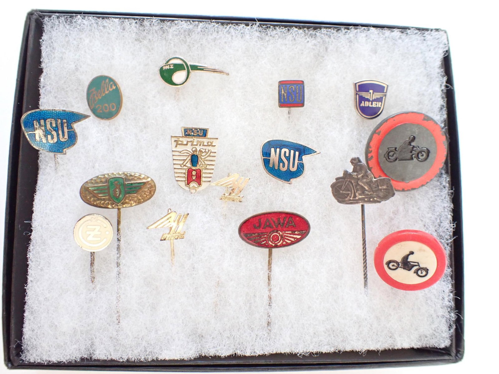 Stickpins Many European Organizations & Companies (1 of 15)