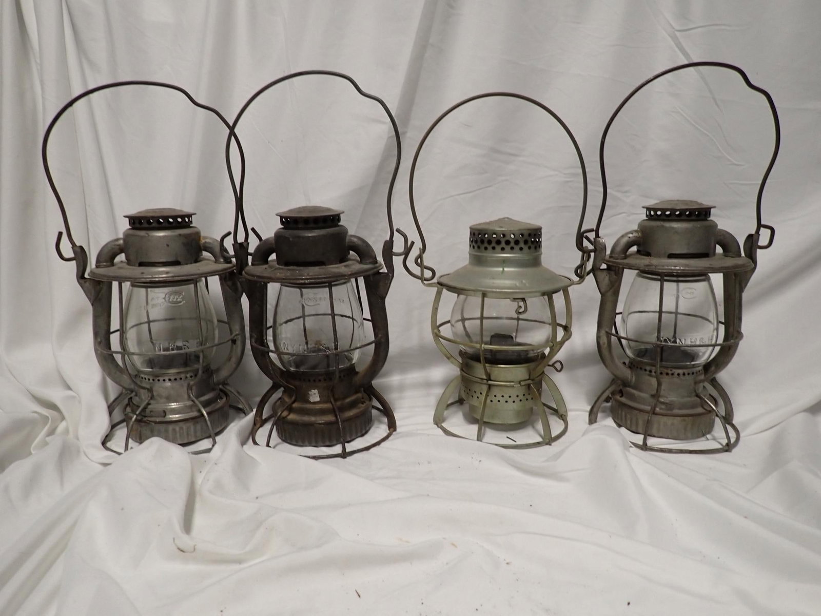 4 NY, NH & H Railroad Lanterns (1 of 17)