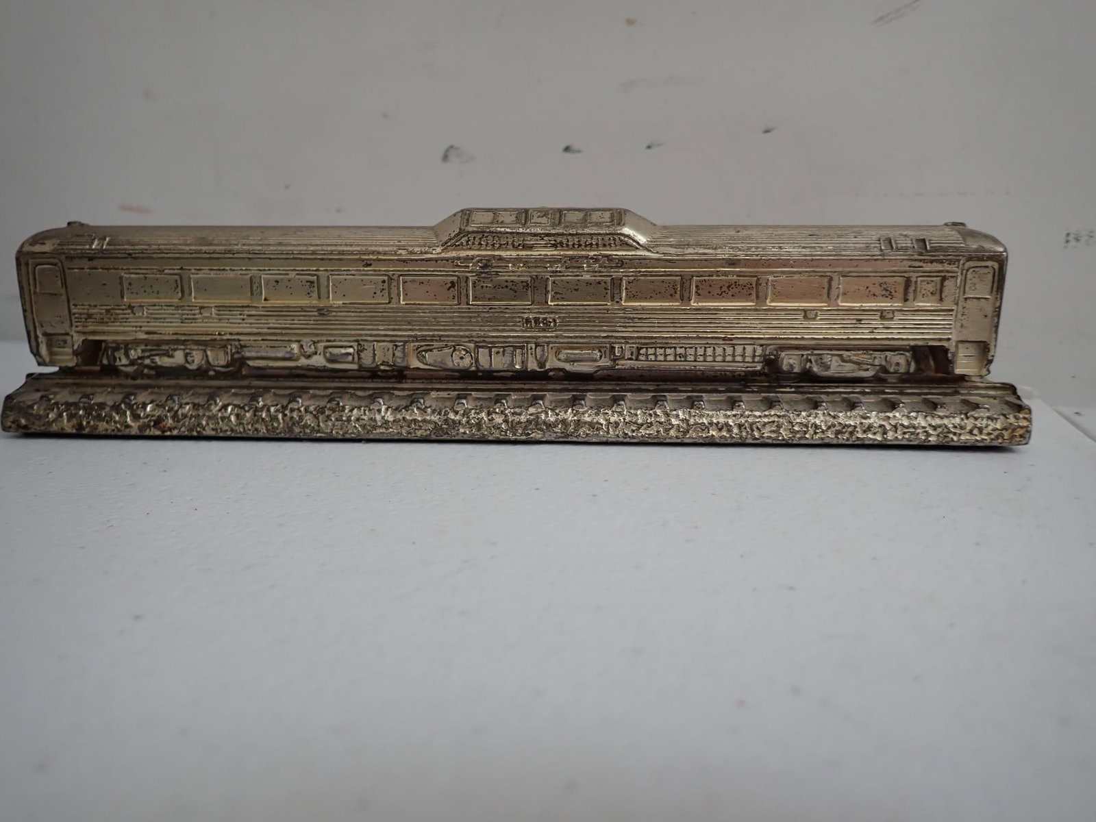 Buddliner Metal paperweight: Self-propelled passenger car model paperweight Budd car by Budd Rail. 8 1/2" x 1 12". Has some wear. Overall good condition.