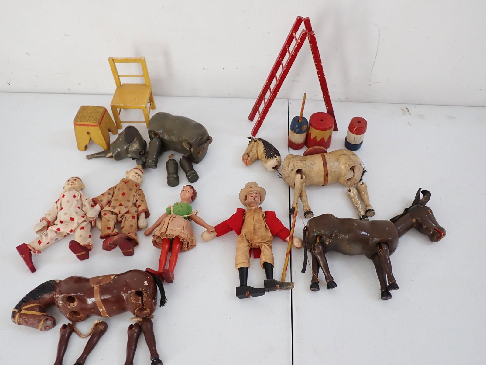 Schoenhut Wooden Circus Set (1 of 11)
