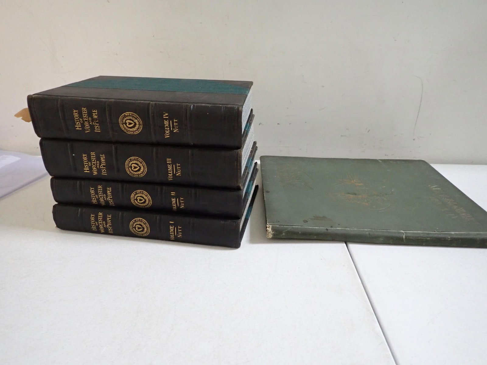 Worcester, Massachusetts History books: 1919 History of Worcester and it's People Four Volume and Picturesque Worcester. Set in good condition. Other book shows wear.
