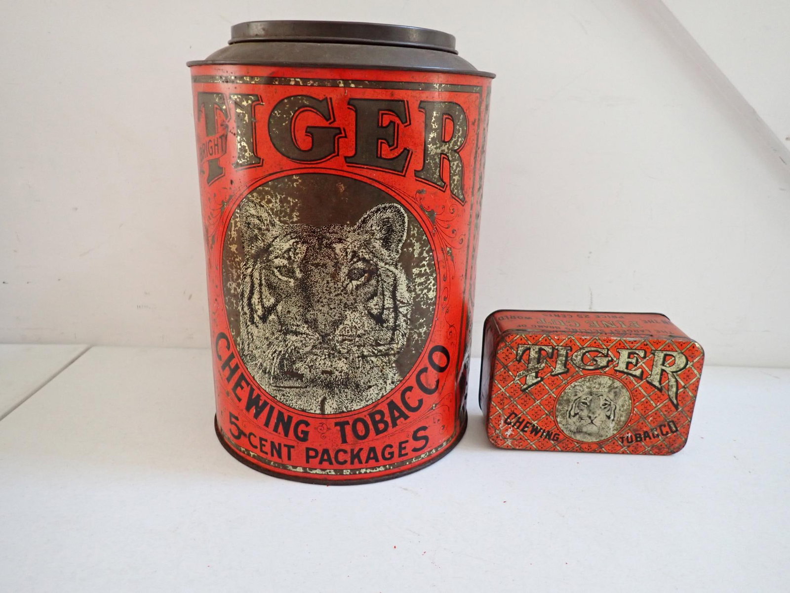 Tiger Chewing Tobacco Store Display and Tin (1 of 12)