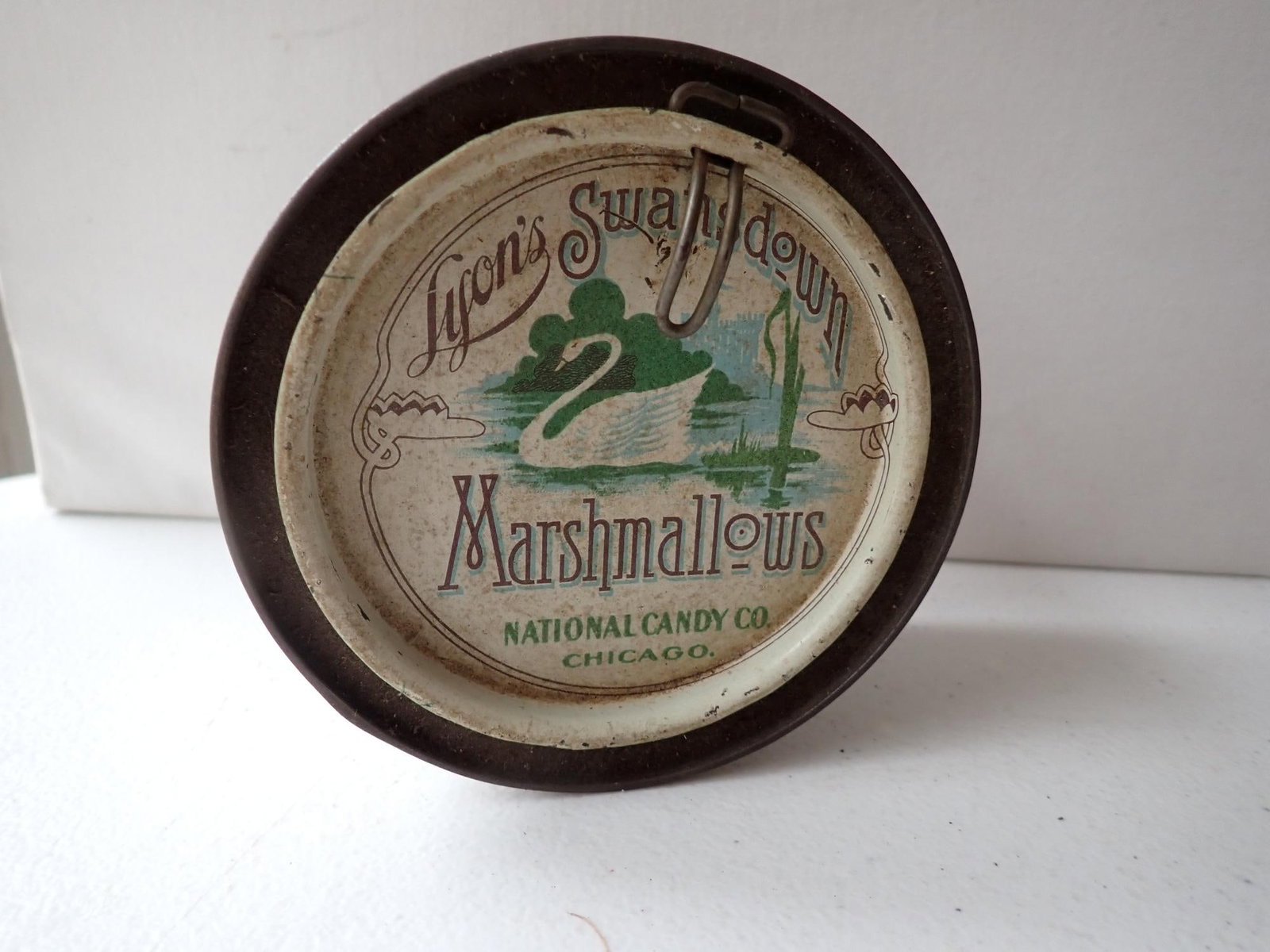Lyon's Swansdown Marshmallow Tin - 3