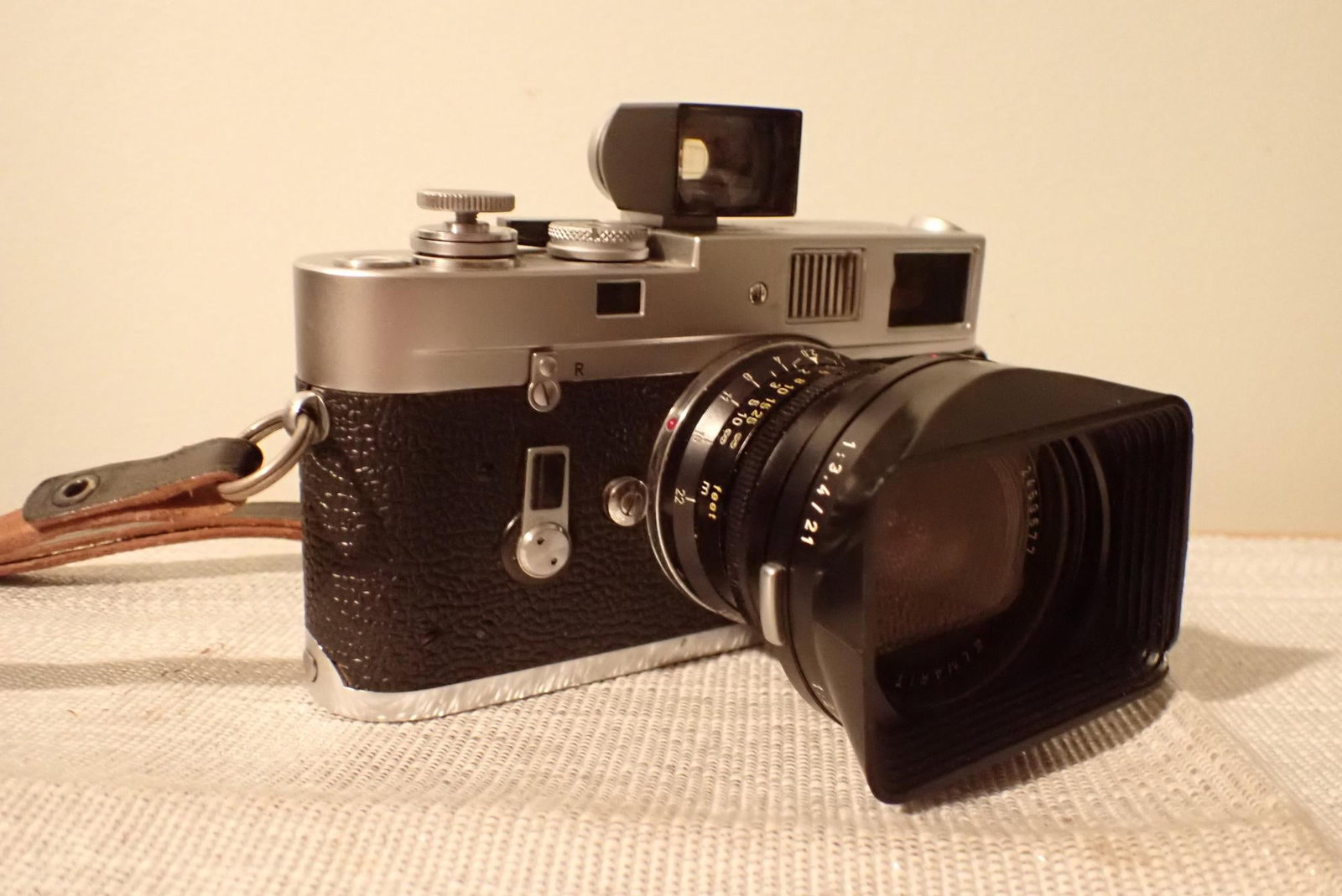 Leica M4 Rangefinder Camera with Lens (1 of 12)